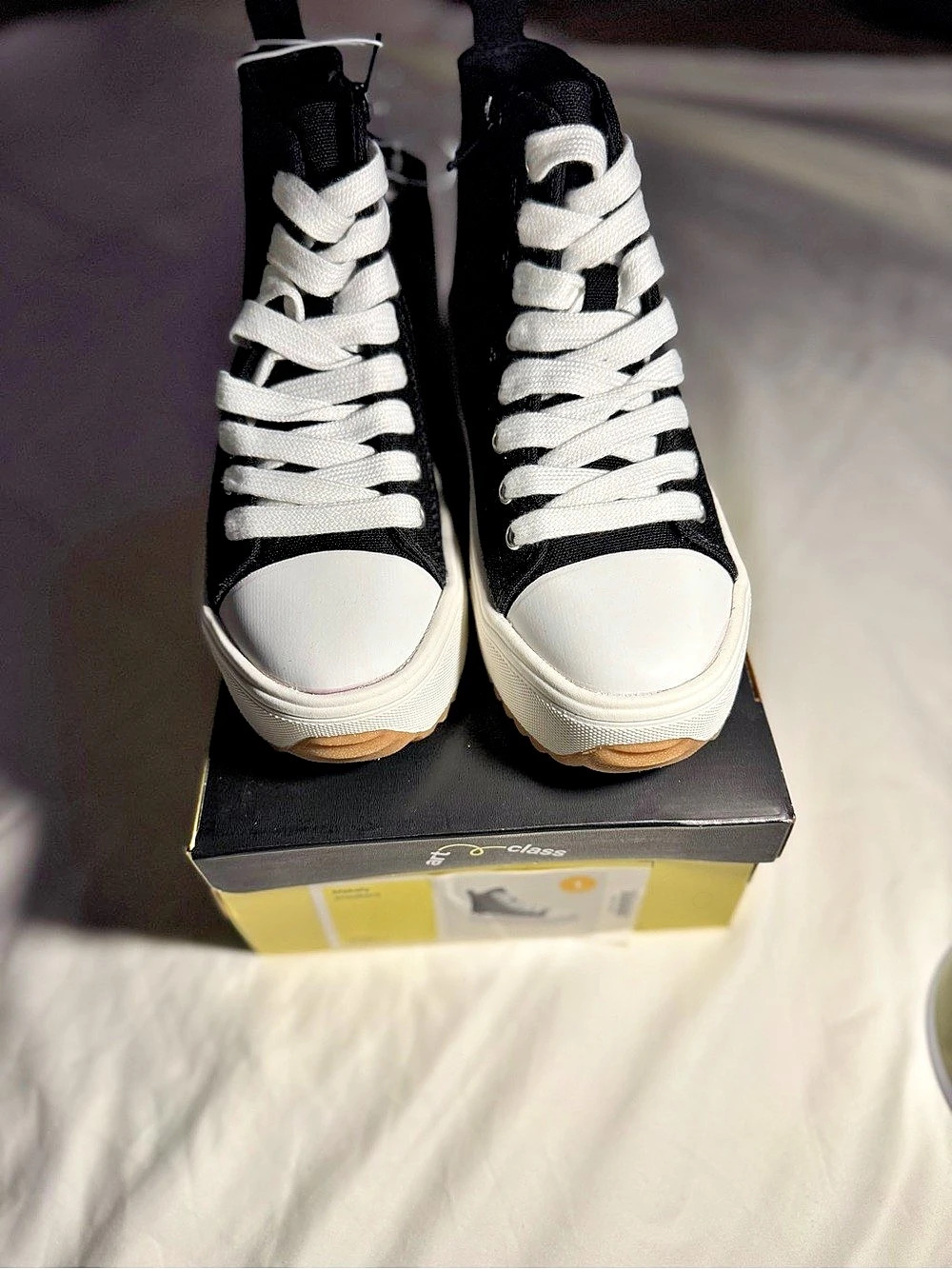 Art Class Blakely High-Top Sneakers Black & White US Size 1 Youth